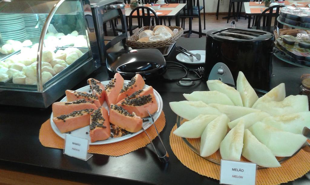Collins Trade Hotel ปอร์โตอัลเลเกร ภายนอก รูปภาพ