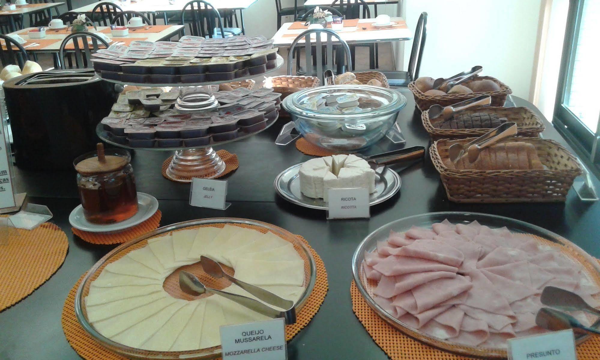 Collins Trade Hotel ปอร์โตอัลเลเกร ภายนอก รูปภาพ